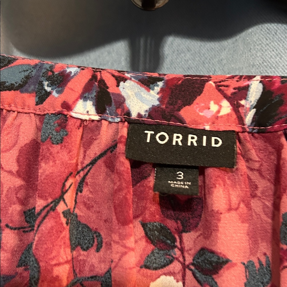 Torrid Red and Pink Floral Top - Picture 2 of 4